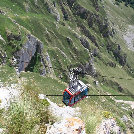 Hosteria Picos De Europa Potes Bagian luar foto