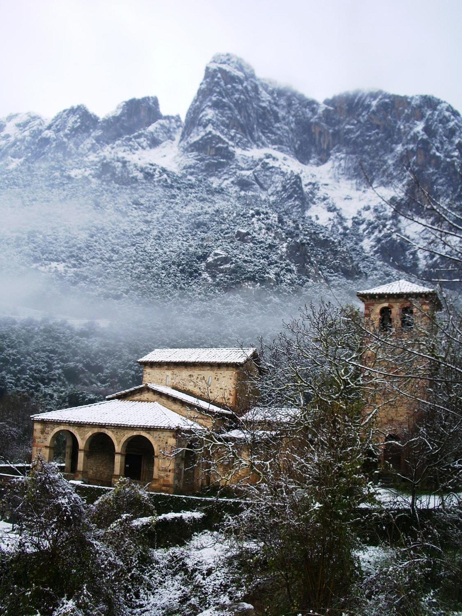 Hosteria Picos De Europa Potes Bagian luar foto