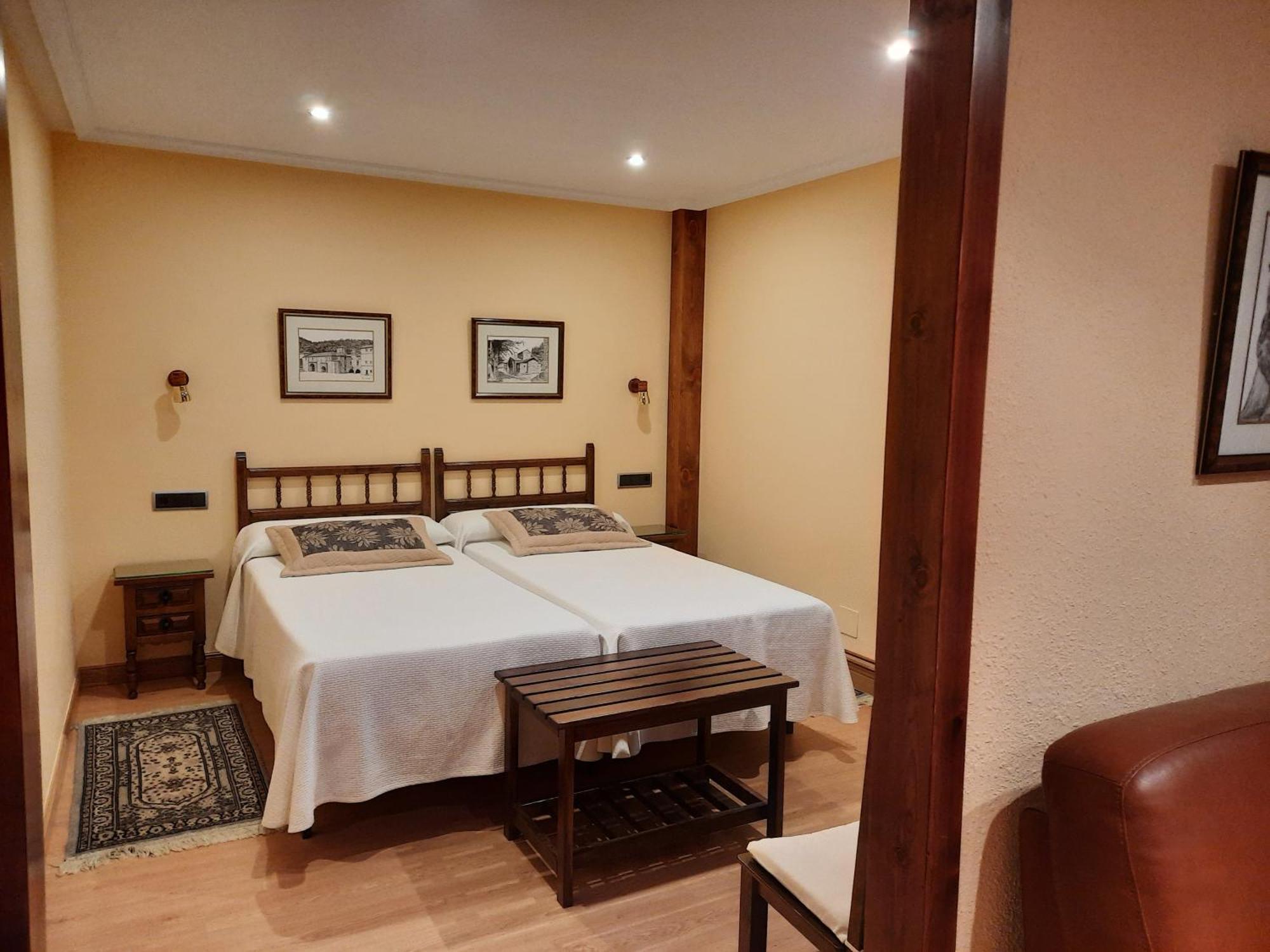 Hosteria Picos De Europa Potes Bagian luar foto