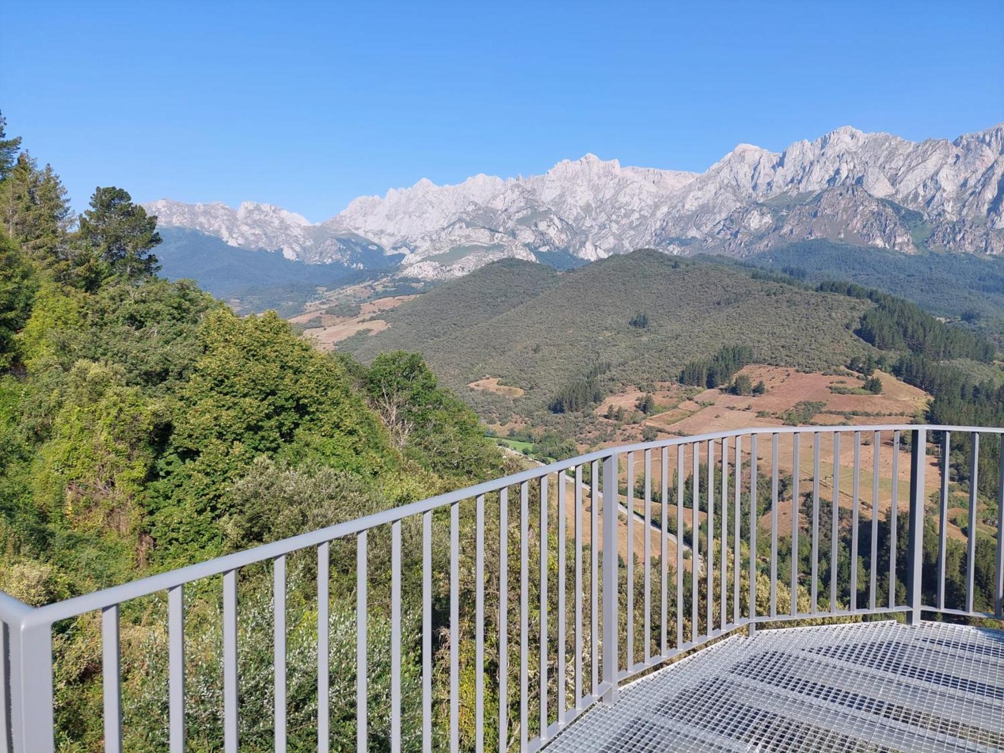 Hosteria Picos De Europa Potes Bagian luar foto