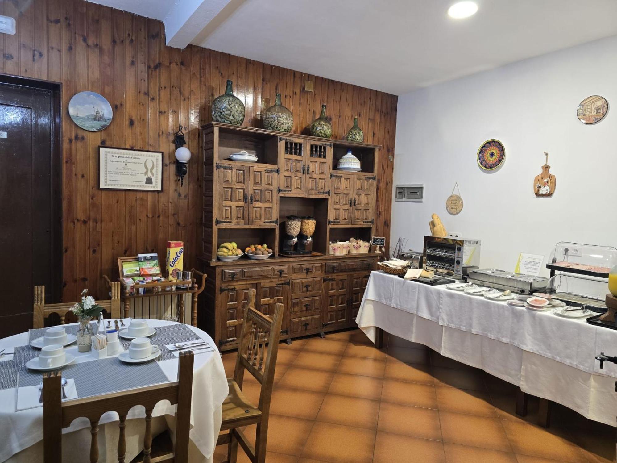 Hosteria Picos De Europa Potes Bagian luar foto