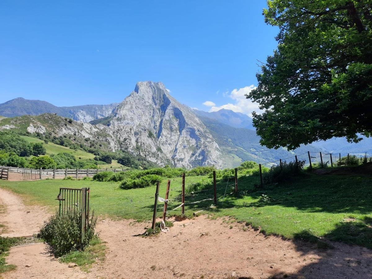 Hosteria Picos De Europa Potes Bagian luar foto